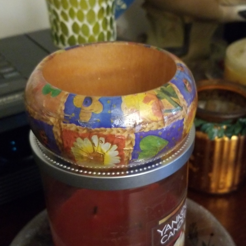 $5 ITEM. Pretty bangle Bracelet. MUST BUNDLE WITH TWO OTHER ITEMS - Picture 3 of 7